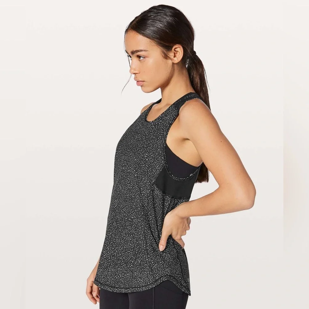 Lululemon Black White sculpt II Tank‎ Top Sleeveless Stretch night view